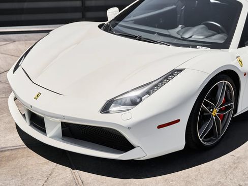 Used 2019 Ferrari 488 Spider RWD image 7