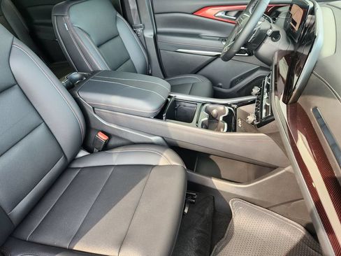 New 2026 Chevrolet Traverse Z71 w/ Driver Confidence Package AWD/4WD image 10