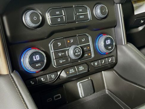 Used 2023 Chevrolet Tahoe High Country image 16