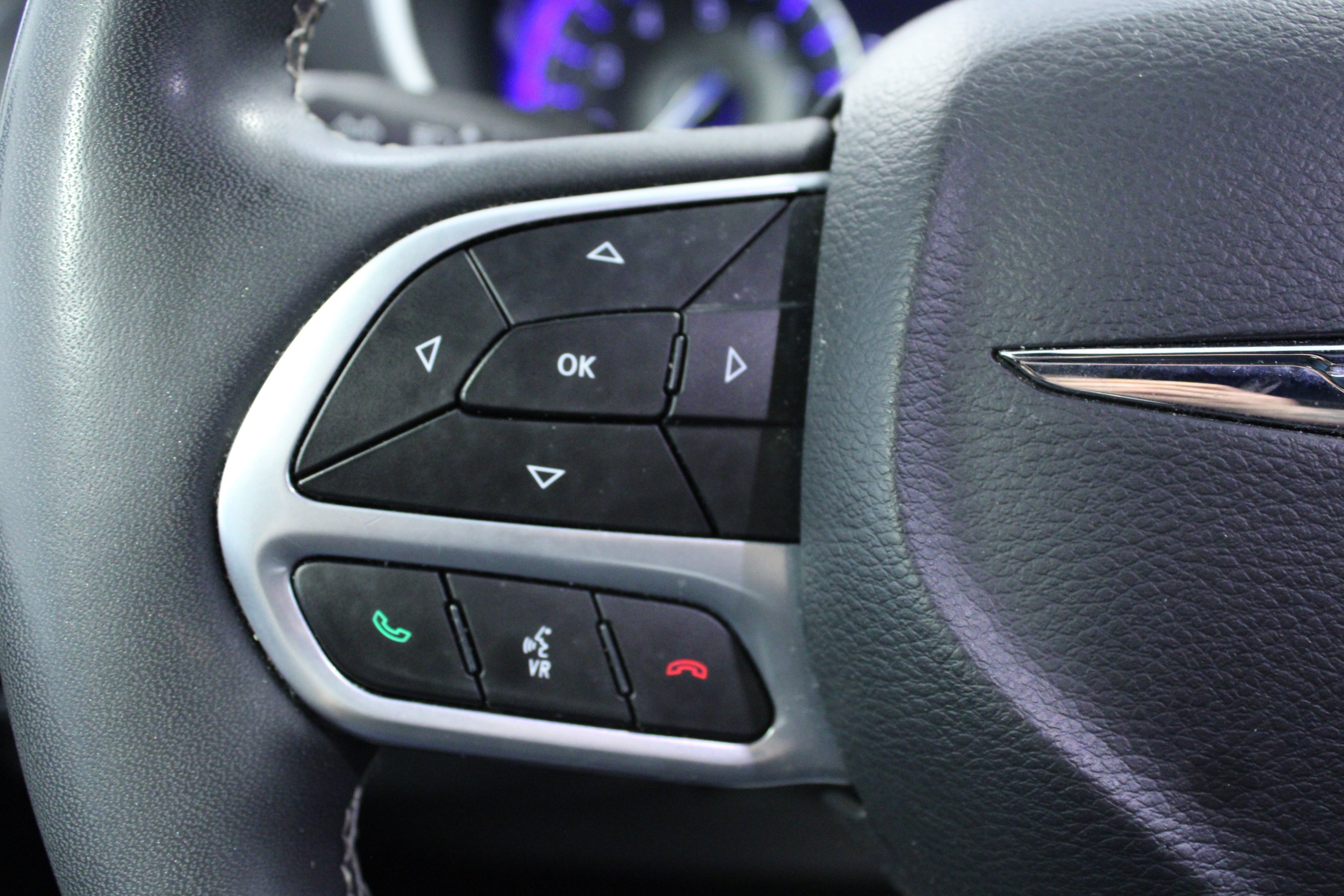Used 2025 Chrysler Pacifica Select FWD image 21