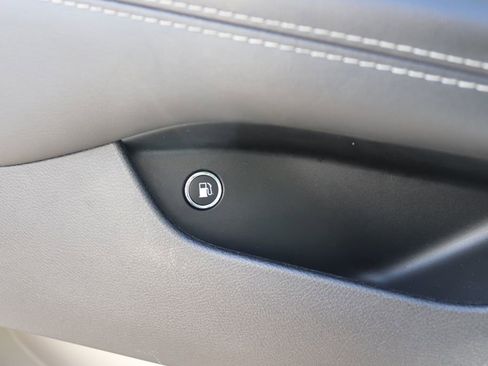 Used 2023 Chrysler Pacifica Limited image 10