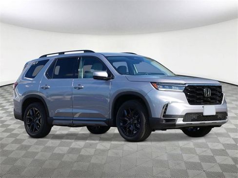 New 2025 Honda Pilot Touring image 7