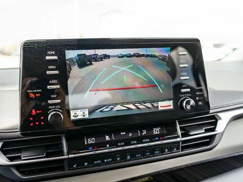 Certified 2022 Toyota Sienna Limited FWD image 25