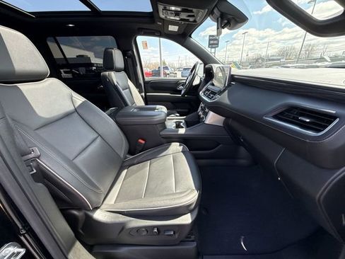 Certified 2023 GMC Yukon XL SLT w/ SLT Premium Package AWD/4WD image 29