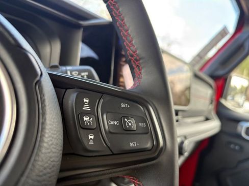 Used 2025 Jeep Wrangler Rubicon image 15