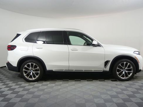Used 2024 BMW X5 sDrive40i RWD image 2