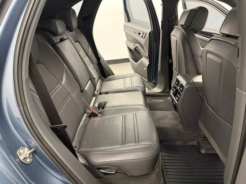 Used 2019 Porsche Cayenne S w/ Premium Plus Package AWD/4WD image 43