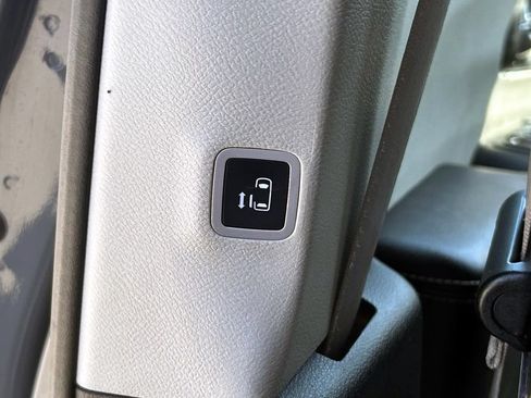Used 2022 Chrysler Pacifica Touring-L FWD image 20