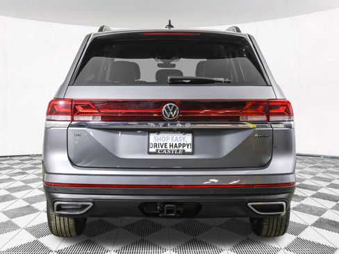 Used 2025 Volkswagen Atlas SE image 16