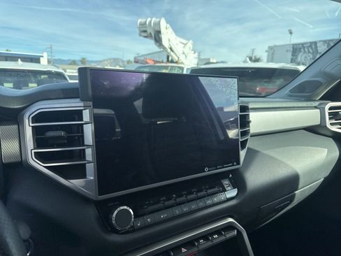 Used 2022 Toyota Tundra Limited image 11