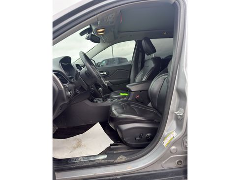 Used 2019 Jeep Cherokee Limited AWD/4WD image 11