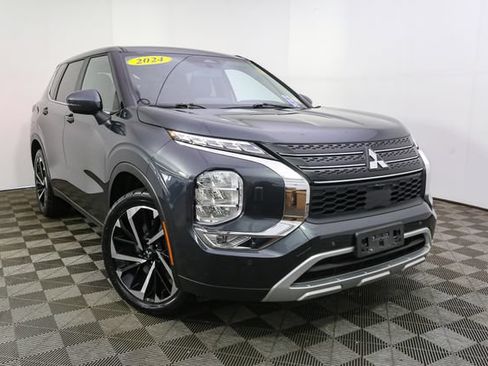 Used 2024 Mitsubishi Outlander SE AWD/4WD image 3