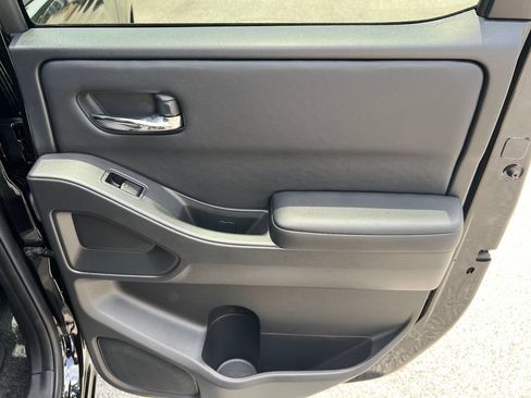 Used 2025 Nissan Frontier SV RWD image 15