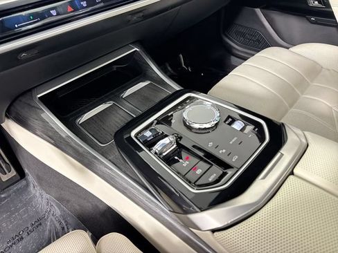 Used 2024 BMW 760i xDrive w/ Premium Package AWD/4WD image 17
