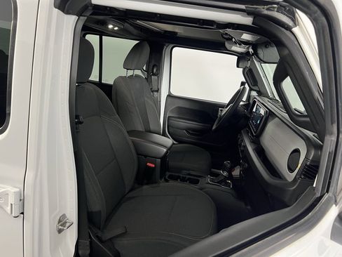 Certified 2025 Jeep Gladiator Sport image 28