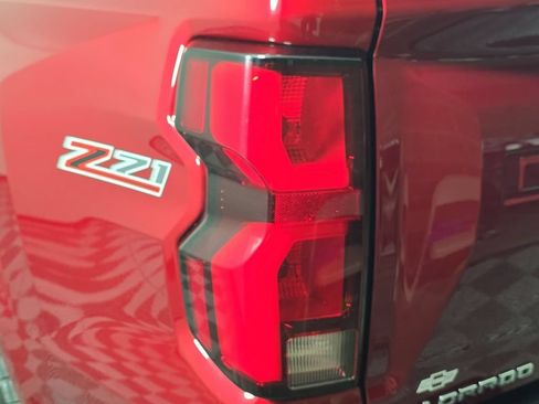 Used 2024 Chevrolet Colorado Z71 w/ Z71 Convenience Package 2 AWD/4WD image 29