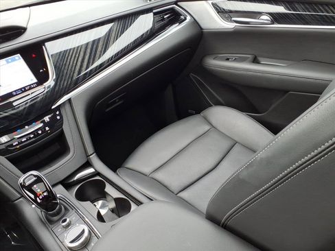 Certified 2024 Cadillac XT6 Premium Luxury w/ LPO, Floor Liner Package image 23