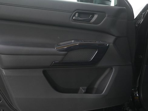 Used 2024 Nissan Pathfinder S image 18