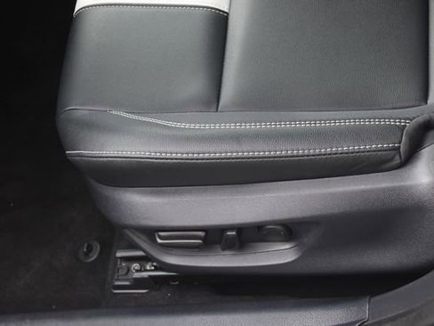 Used 2025 Toyota Camry SE image 29