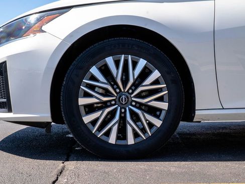 Used 2024 Nissan Altima 2.5 SV image 10