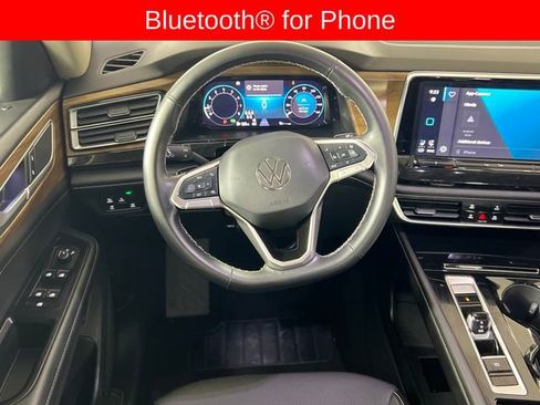 Used 2025 Volkswagen Atlas SE image 14