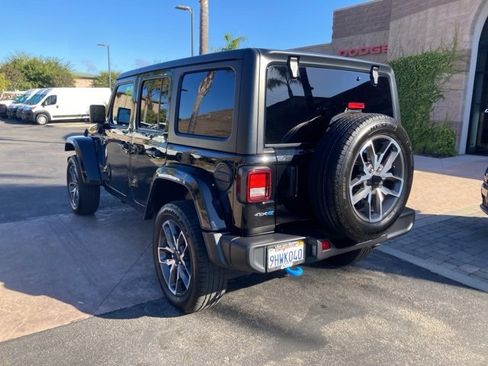 Used 2024 Jeep Wrangler Unlimited image 10