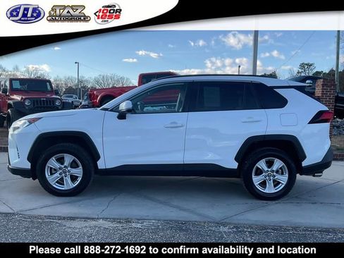 Used 2019 Toyota RAV4 XLE w/ Convenience Package image 4