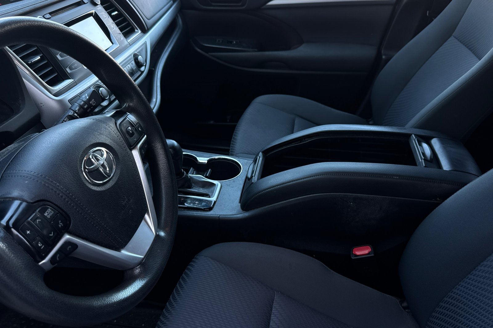 Used 2019 Toyota Highlander LE FWD image 7