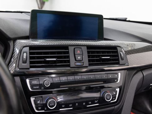 Used 2015 BMW M4 Convertible image 19