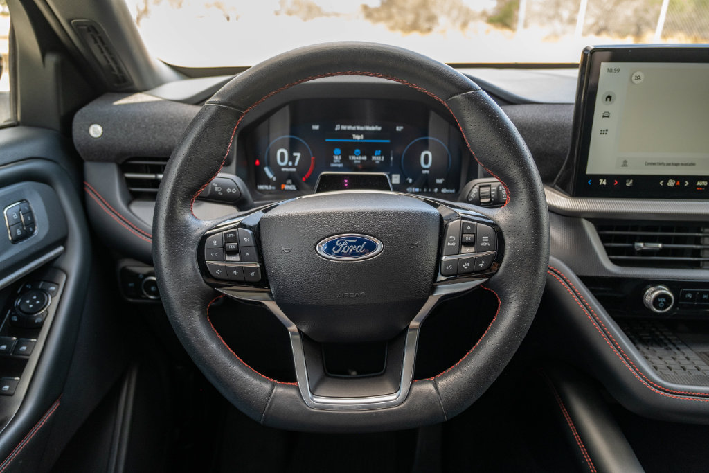 Certified 2025 Ford Explorer ST-Line w/ Premium Package RWD image 25