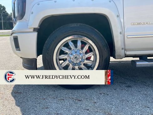 Used 2015 GMC Sierra 1500 Denali AWD/4WD image 29