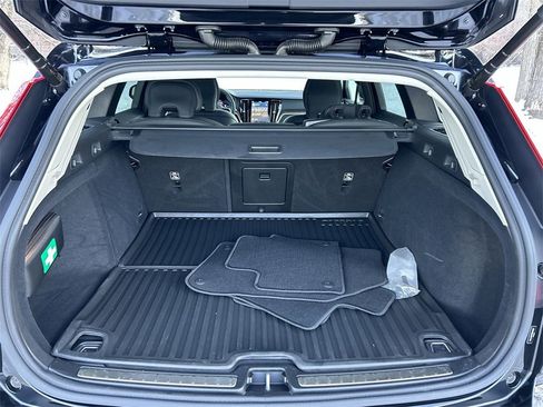 Certified 2024 Volvo V60 B5 Cross Country Plus image 27