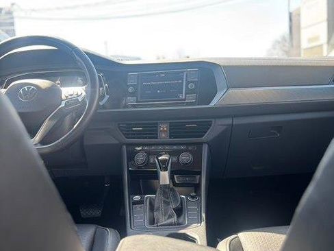 Used 2024 Volkswagen Jetta SE FWD image 9