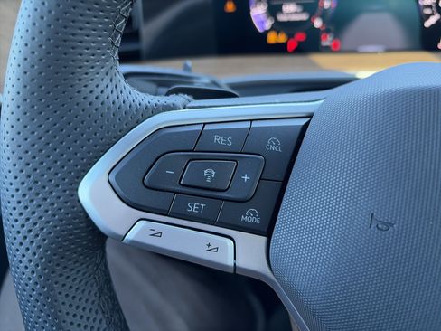 Used 2026 Volkswagen Tiguan SEL R-Line image 27