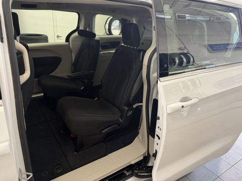 Used 2024 Chrysler Voyager LX image 26