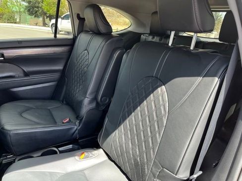 Used 2021 Toyota Highlander Platinum AWD/4WD image 20