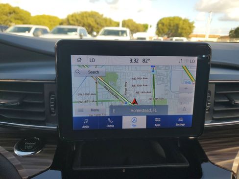 Used 2022 Ford Explorer Limited w/ Equipment Group 301A image 10