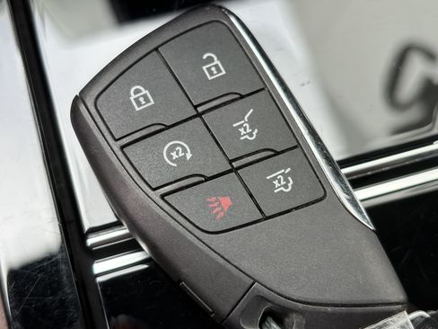 Used 2025 GMC Yukon XL Denali AWD/4WD image 30