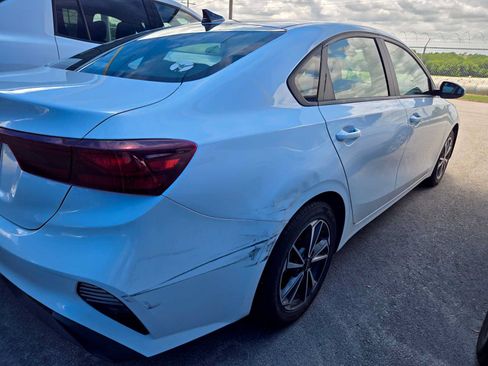 Used 2022 Kia Forte LXS FWD image 4
