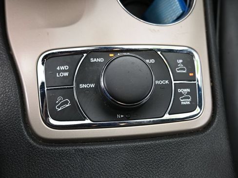 Used 2015 Jeep Grand Cherokee Overland AWD/4WD image 33