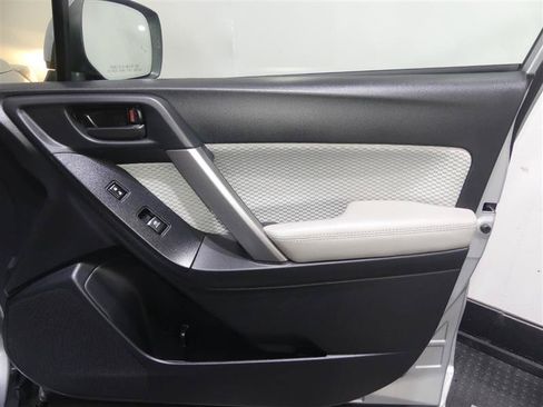Used 2018 Subaru Forester 2.5i Premium AWD/4WD image 19