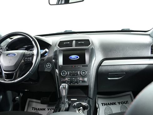 Used 2019 Ford Explorer XLT w/ Equipment Group 202A AWD/4WD image 7