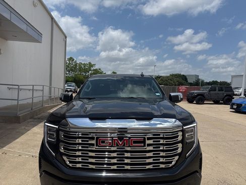 Used 2026 GMC Sierra 1500 Denali w/ Technology Package AWD/4WD image 2