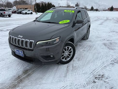 Used 2021 Jeep Cherokee Latitude Plus image 3