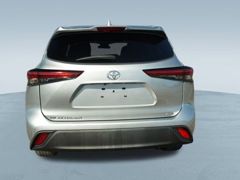 Used 2022 Toyota Highlander XLE image 7