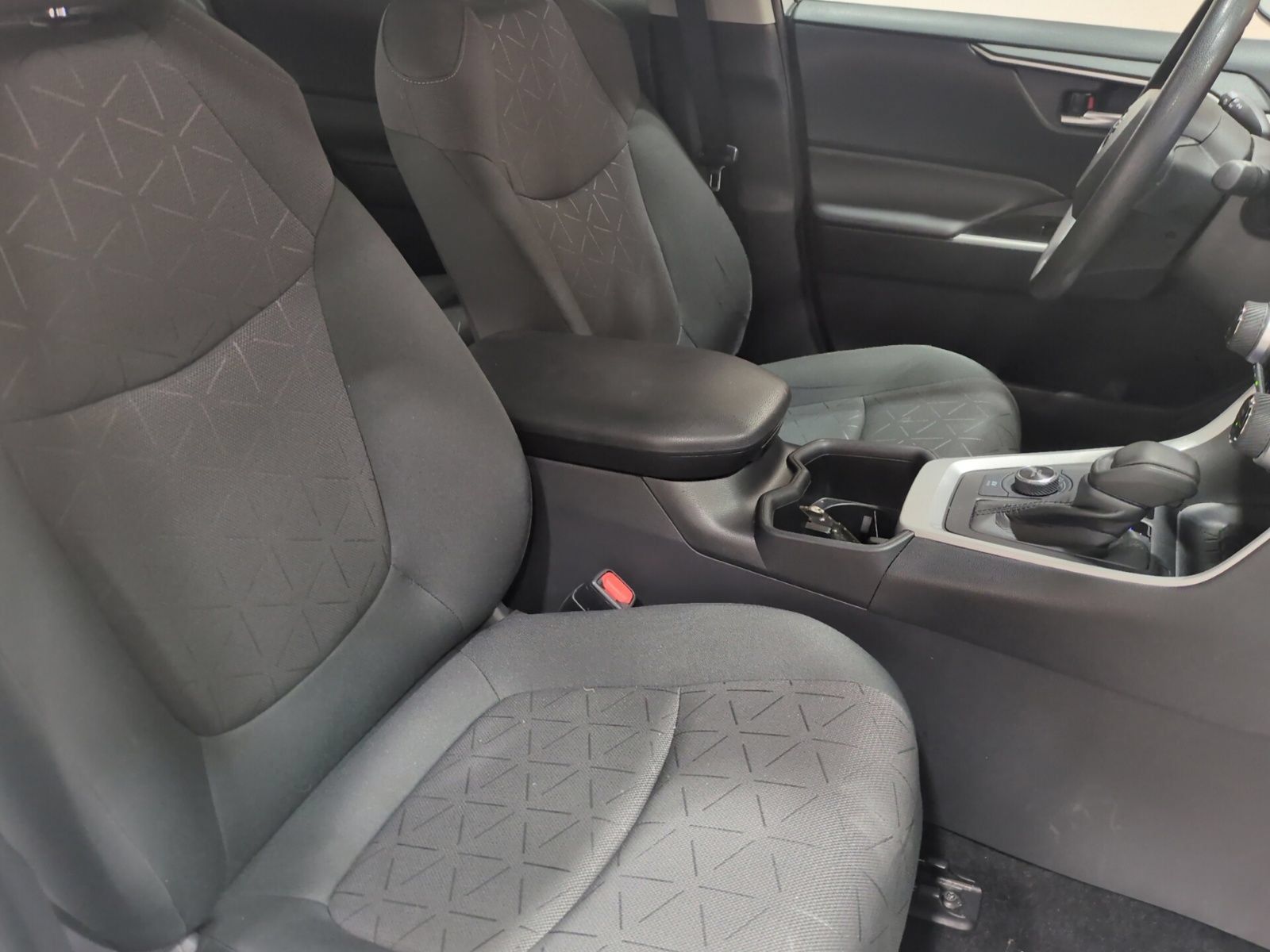 Used 2024 Toyota RAV4 XLE AWD/4WD image 11