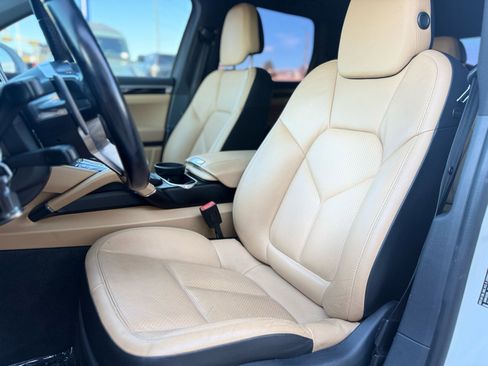 Used 2017 Porsche Cayenne image 9