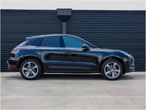 Certified 2025 Porsche Macan image 8