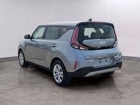 Used 2023 Kia Soul LX FWD image 6