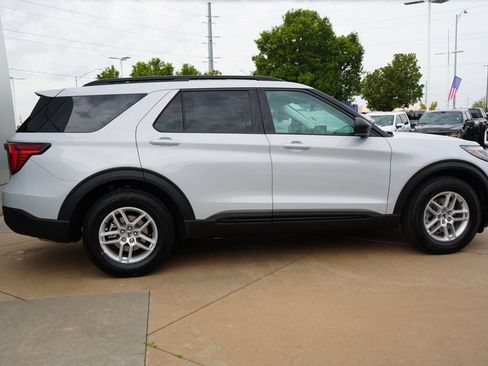 New 2026 Ford Explorer Active RWD image 10